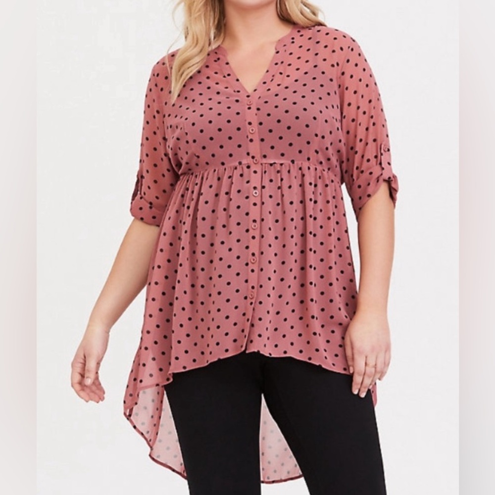 Torrid polkadot blouse dusty rose longer in back Sz 0